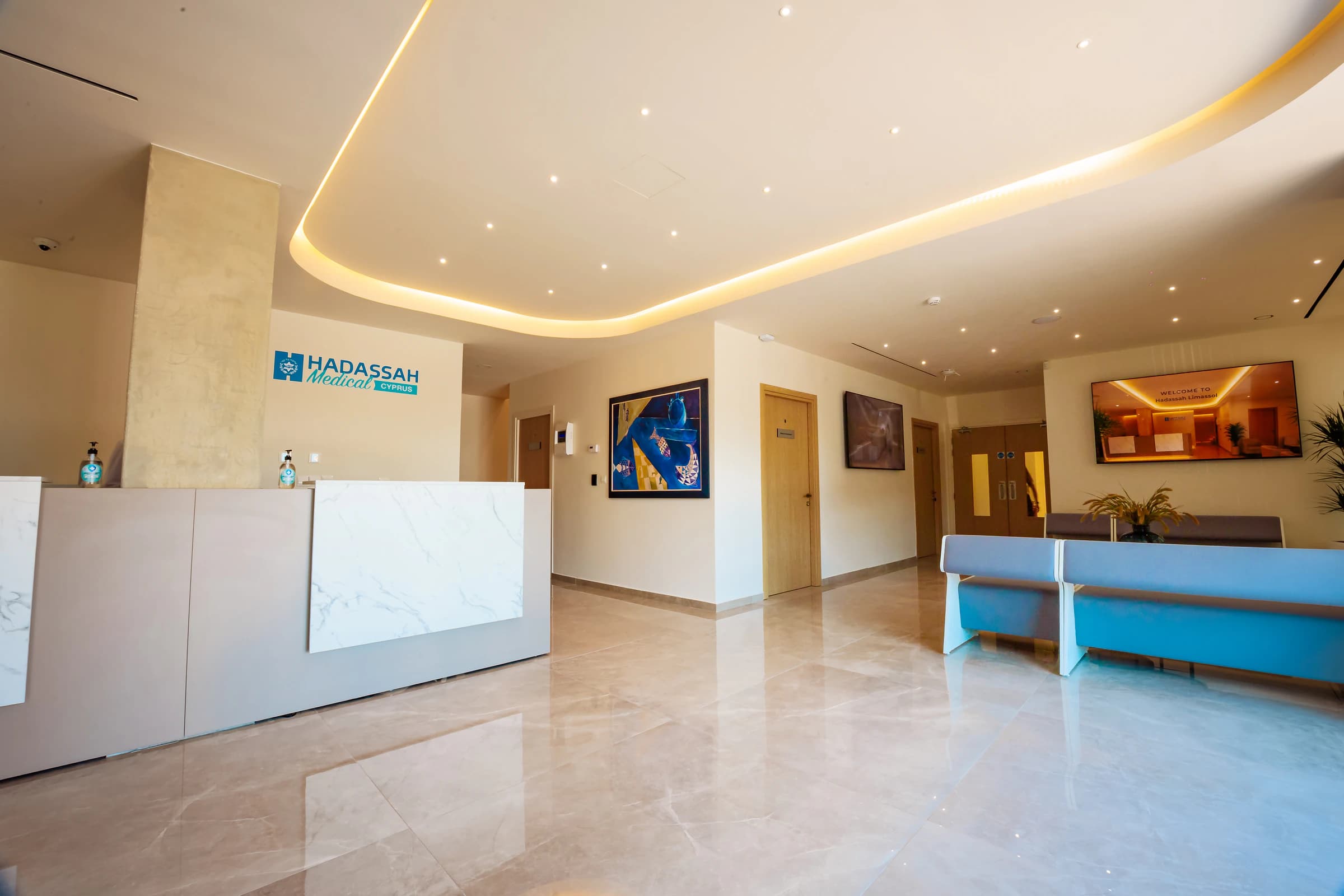 A guest arriving at the concierge desk of an AION Urban center